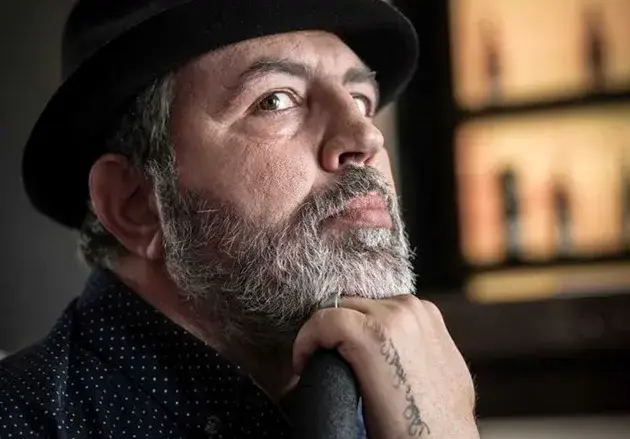 Жена блъска Мутафчиев, той й се извинява с писмо и я кани на театър