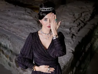 Катарзис или психария? 36-годишната Елен Колева се прекръсти, получава сигнали от космоса и лекува с ръце