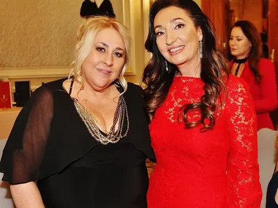 Лорд Евгени Минчев в акция: Зуека и Рачков с ризи като варицела, Азис губи естетически от…дивана си и още + СНИМКИ