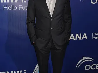 Лорд Минчев в акция: Камелия да се обнови с един…лампион, Шерил Кроу облечена в подправки и още + СНИМКИ