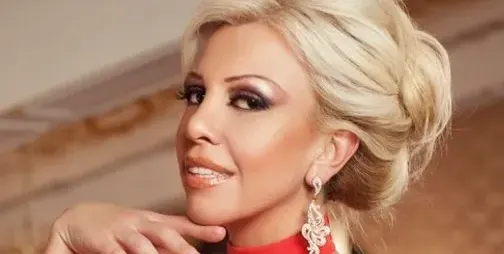 Луна гони Шер по пластики (И нашенката си махала ребра за тънка талия)