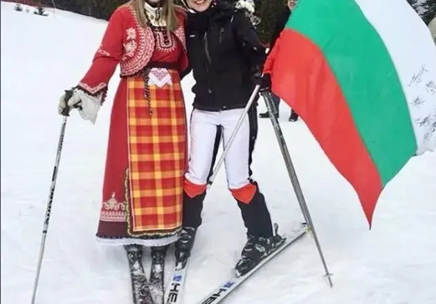 Мира Добрева с престилка на ски пистата
