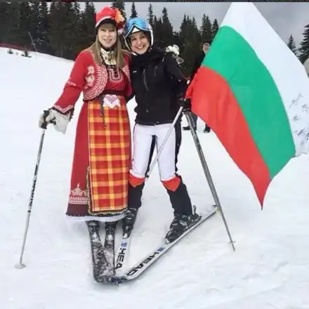 Мира Добрева с престилка на ски пистата