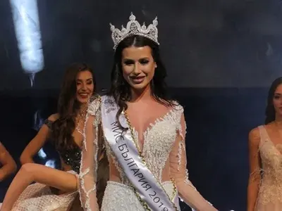 Мис България закъса! (Продава си колата)