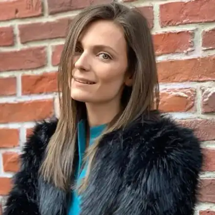 Нора Шопова не можа да изтърпи седенето вкъщи.