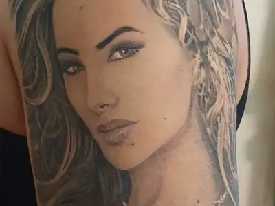 Новият на Таня Боева си татуира лицето й, певицата разтопена от жеста (Снимки)