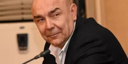 Пълна подигравка! Сърмов пуска чалга певица в Сатирата