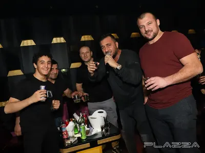 Потрес: Назярян и синът му плуват в море от чалга, алкохол и вируси (Снимки)