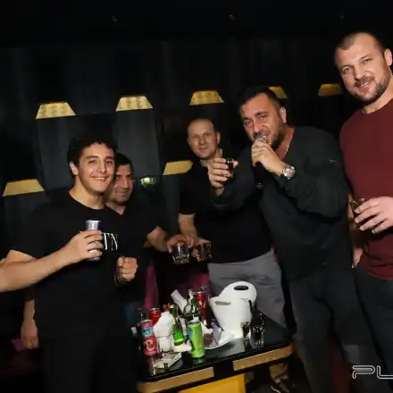 Потрес: Назярян и синът му плуват в море от чалга, алкохол и вируси (Снимки)