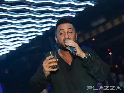 Потрес: Назярян и синът му плуват в море от чалга, алкохол и вируси (Снимки)