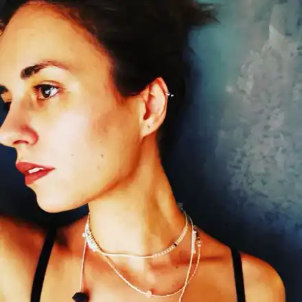 Радина Кърджилова стана продавачка на бижута