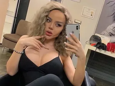 Силиконката Мартина Юрукова с мега парти за РД