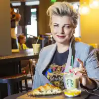 Силвена Роу: Вирус се бори с храна