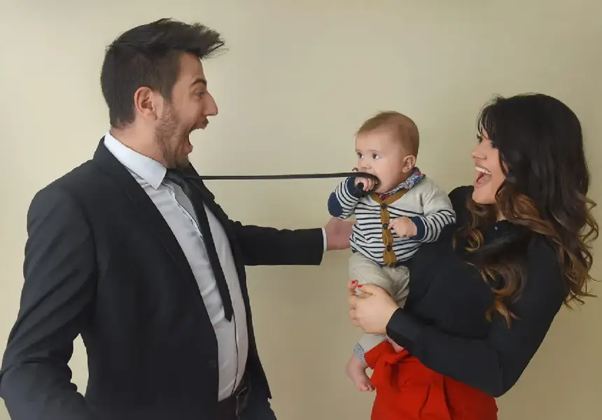 Синът на Петя Дикова проходи