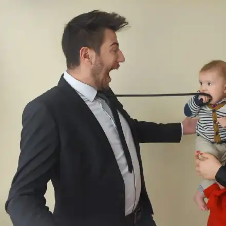 Синът на Петя Дикова проходи