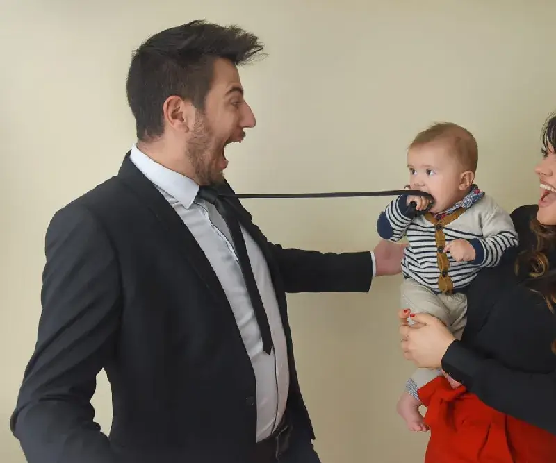 Синът на Петя Дикова проходи