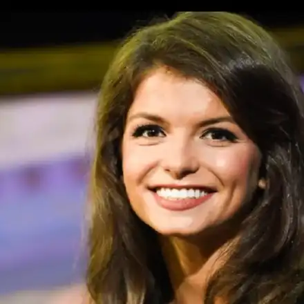 Славена Вътова похапва хлебарки с чеснов сос