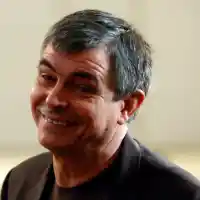 Софиянски шие дрехите си по поръчка!