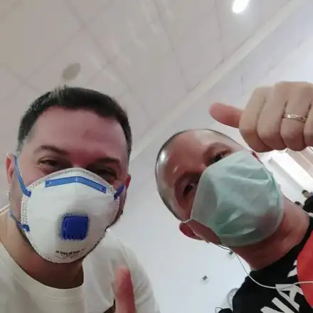 Солтарийски и Гъмзата на купон с маски