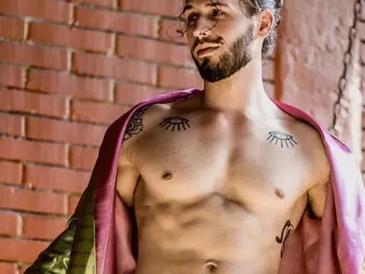 Това вече не е сериозно! Папи Ханс щял да пише книга