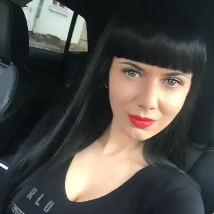 Ужас! Лъсна грозната истина за реалната визия на Елеонора Манчева (Много е далеч от обработените снимки)