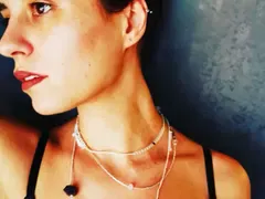 Радина Кърджилова стана продавачка на бижута