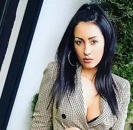 Заради изолацията: Джена започна да чете книги