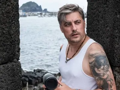 Защо Владо Карамазов си гризе кожичките на ноктите? (ШОК СНИМКА)