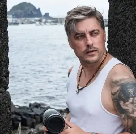 Защо Владо Карамазов си гризе кожичките на ноктите? (ШОК СНИМКА)