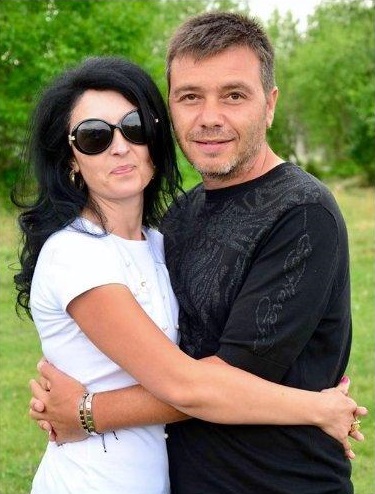Черната овца на фамилията Стоичкови стяга сватба (Братът на Камата влюбен до уши в нотариуска)