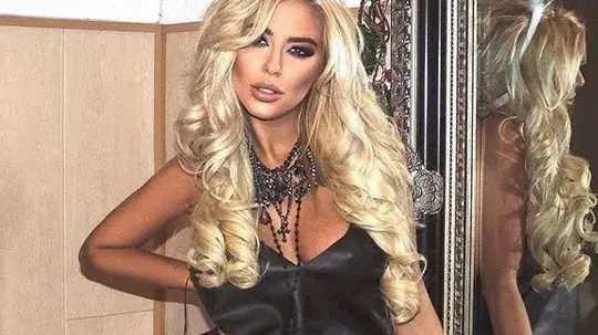 Андреа увърта за бебето (Кобрата по-влюбен от всякога, върти закуска на любимата си)