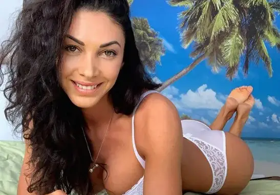 Биляна Йотовска мечтае за лятото с фототапет