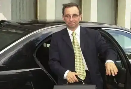 Бившият вицепремиер Николай Василев свърши кеша, дръпна хилядарка от сметката