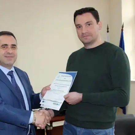 Бомба: Служител на община Стара Загора върти далавери с дезинфектанти (Скандални разкрития)