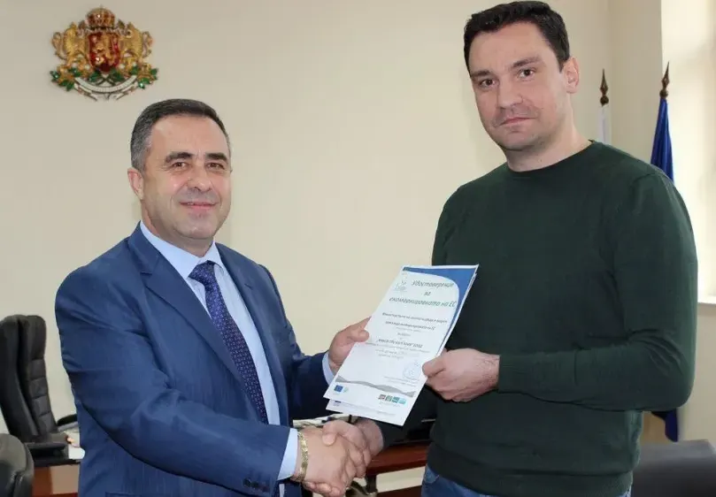 Бомба: Служител на община Стара Загора върти далавери с дезинфектанти (Скандални разкрития)