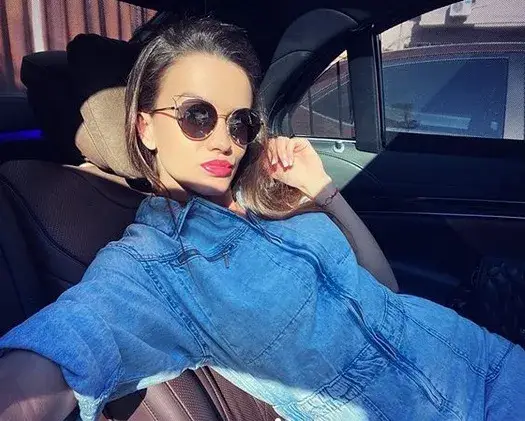 Бръмчалка се гаври с Великден, „гарнира” най-милото си с яйце (Брутална снимка)