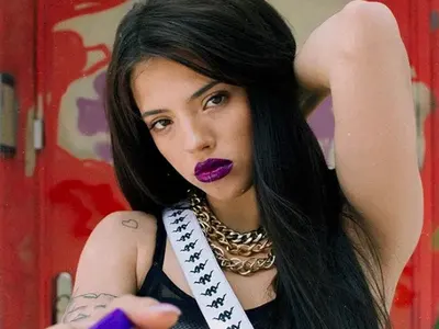 Дара плаши феновете с тъжен вид (Къде изчезна усмивката на певицата?)