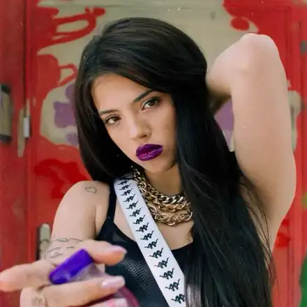 Дара плаши феновете с тъжен вид (Къде изчезна усмивката на певицата?)