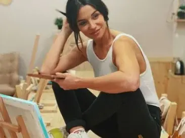 Диляна Попова разпуска с рисуване