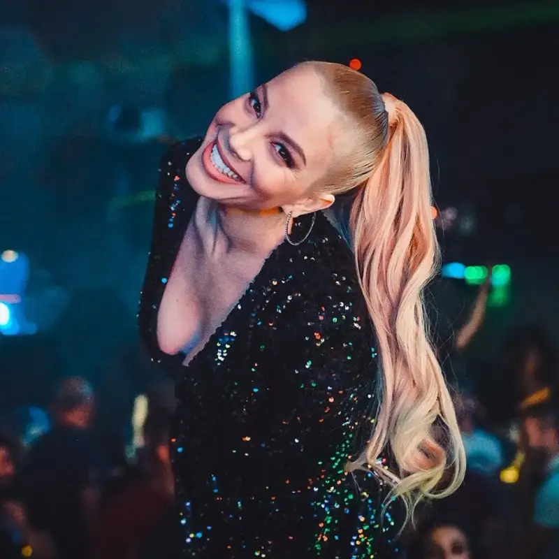 Емилия към генерала: Ще ходим в Калифорния, Рим, Дубай!