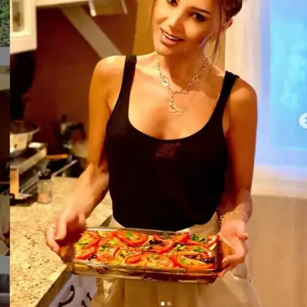 Есил Дюран показва шеметно тяло в кухнята