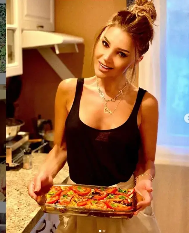 Есил Дюран показва шеметно тяло в кухнята