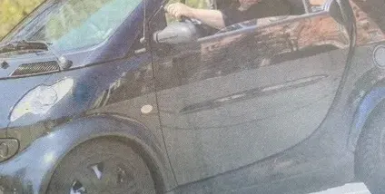 Фънки се натъпка в малка количка:Не ми пука какво карам!