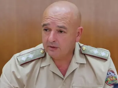 Генерал Мутафчийски се буди с мопс