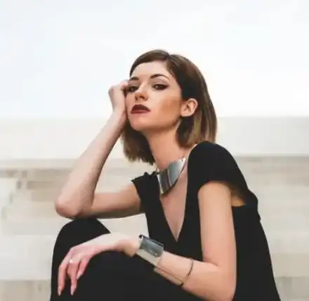 Глория Петкова бори скуката с маскен бал