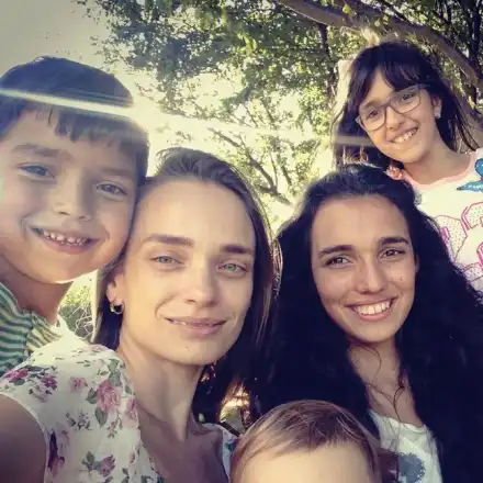 Ирена Милянкова раздели 6-те си деца, отглежда ги дистанционно