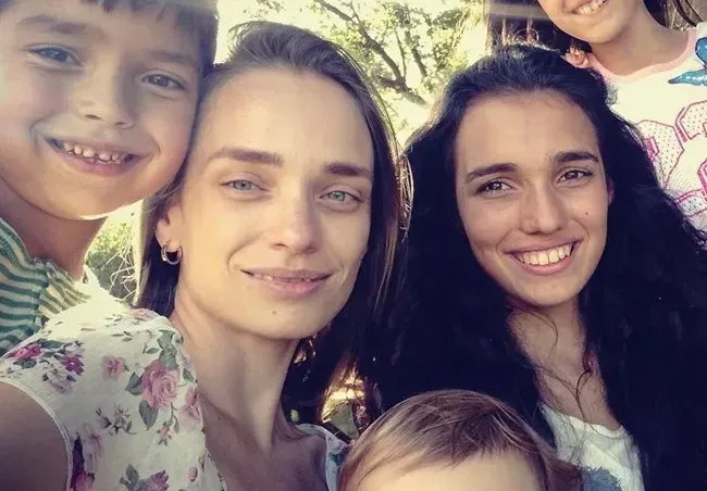 Ирена Милянкова раздели 6-те си деца, отглежда ги дистанционно