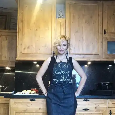 Ирина Тенчева вари буркани по Великден