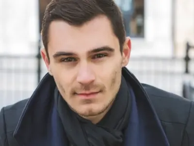 Юлиан Костов заби млада колежка