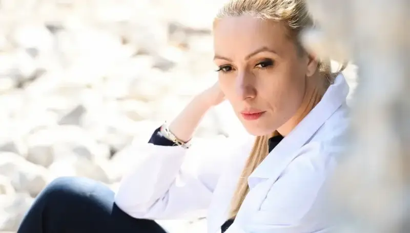 Изненада! Деси Бакърджиева роди тайно (Актрисата крие, че е станала майка)